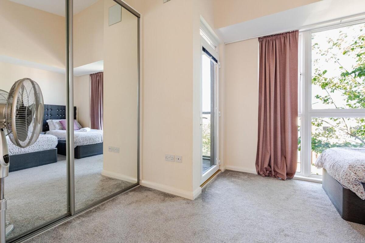 Comfortable 3-Storey House With Free Car Parking Manchester Exterior foto