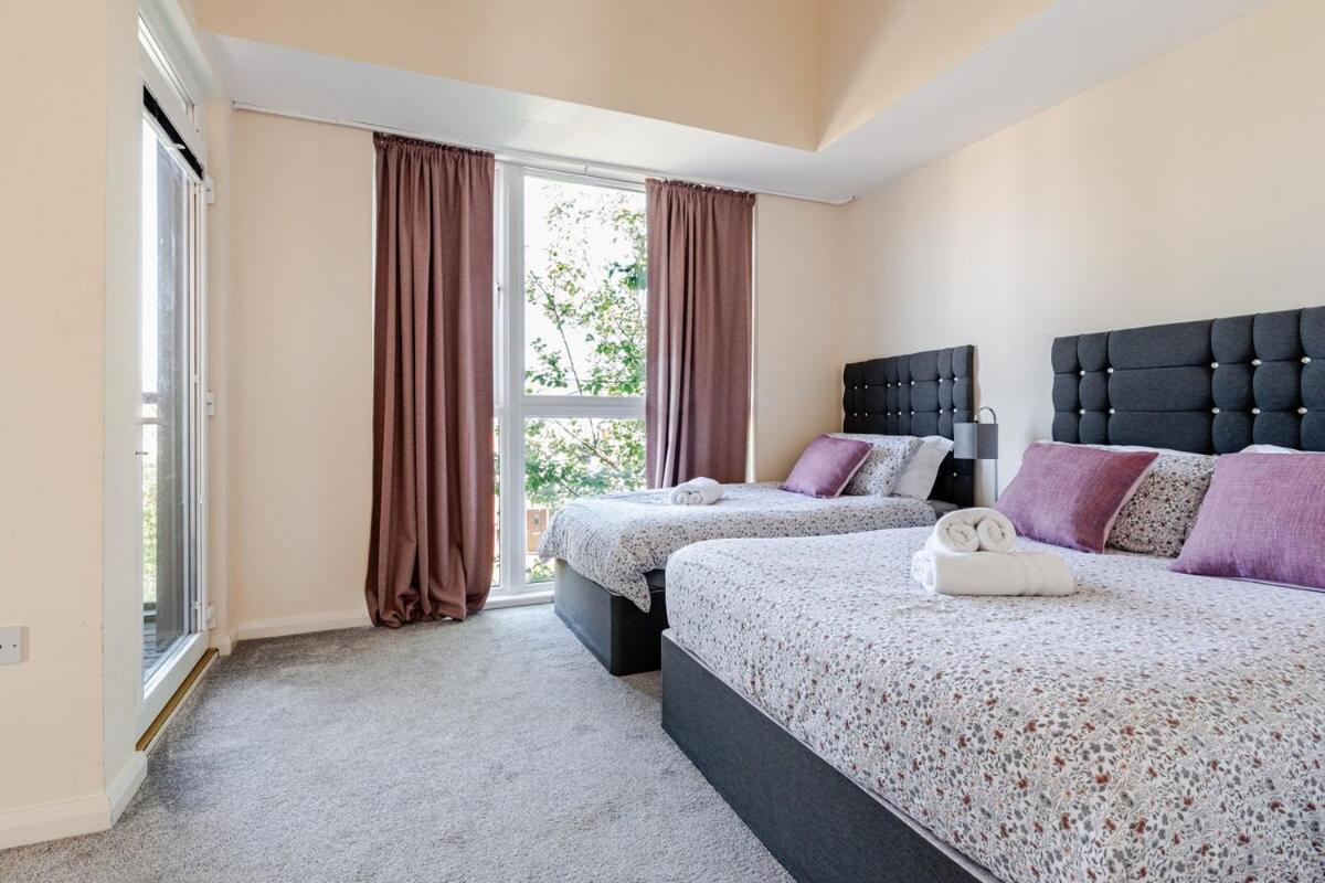 Comfortable 3-Storey House With Free Car Parking Manchester Exterior foto