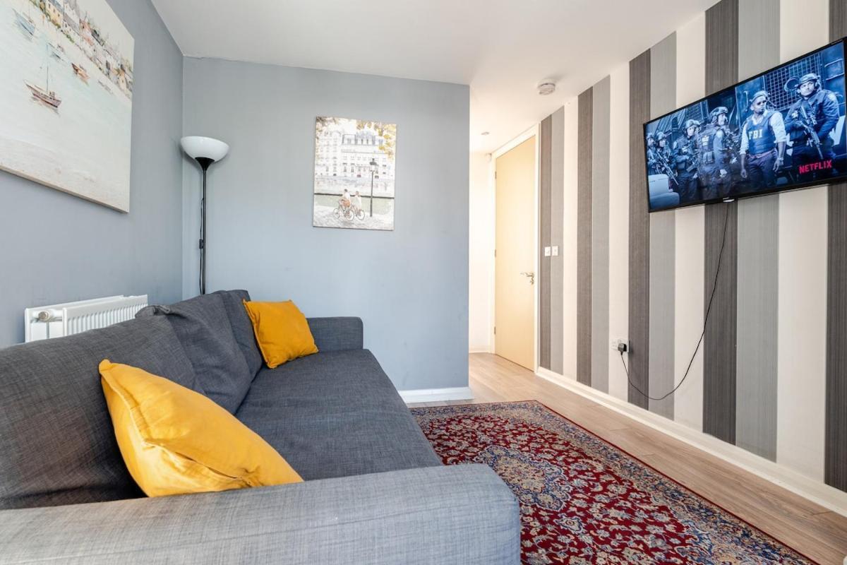 Comfortable 3-Storey House With Free Car Parking Manchester Exterior foto