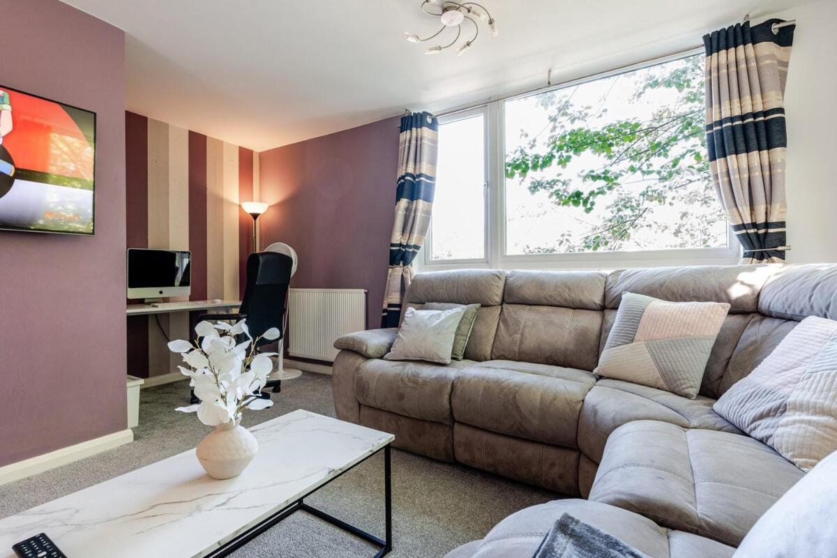 Comfortable 3-Storey House With Free Car Parking Manchester Exterior foto