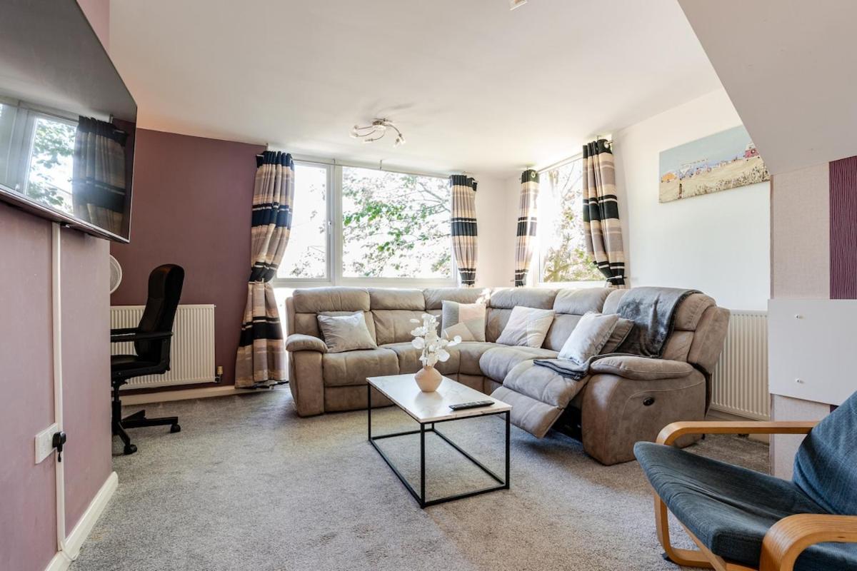 Comfortable 3-Storey House With Free Car Parking Manchester Exterior foto